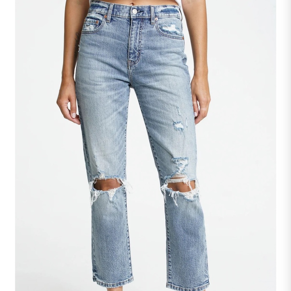 Size 28 Daze “Straight Up In Karma” light wash high rise straight jean